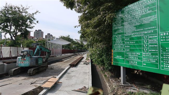 高雄輕軌推進　爭議路段不鋪年底再議