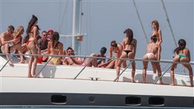 NBA／幹籃哥、帕森斯辦極樂遊艇趴
NBA,底特律活塞,Blake Griffin,曼菲斯灰熊,Chandler Parsons,遊艇趴
翻攝自推特