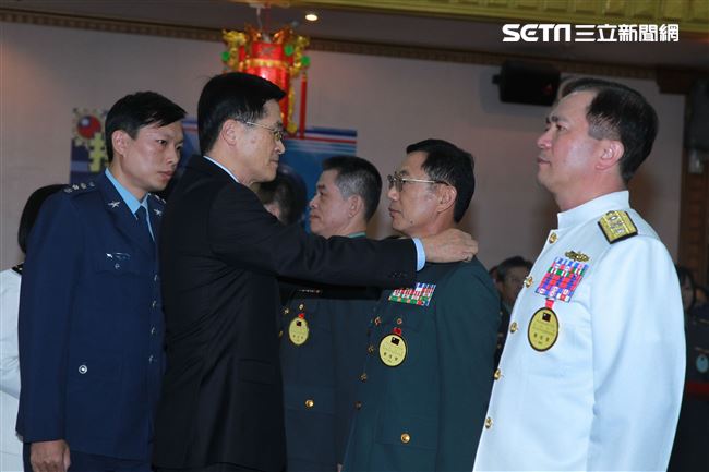 國防部長嚴德發布達108年下半年陸海空軍將官晉任暨授階。（記者邱榮吉/攝影）