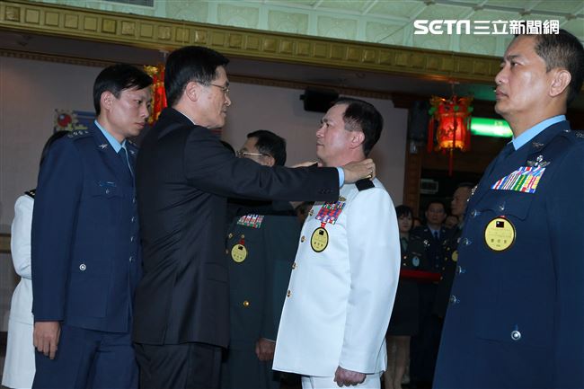 國防部長嚴德發布達108年下半年陸海空軍將官晉任暨授階。（記者邱榮吉/攝影）