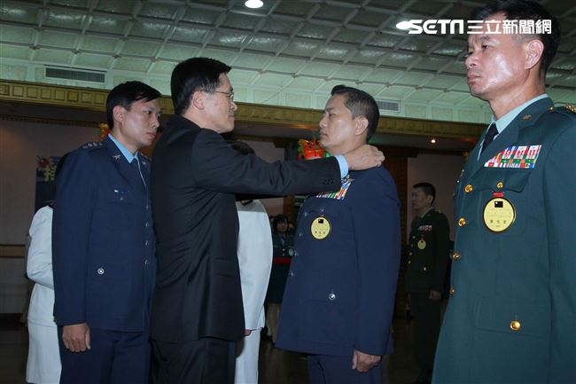 國防部長嚴德發布達108年下半年陸海空軍將官晉任暨授階。（記者邱榮吉/攝影）