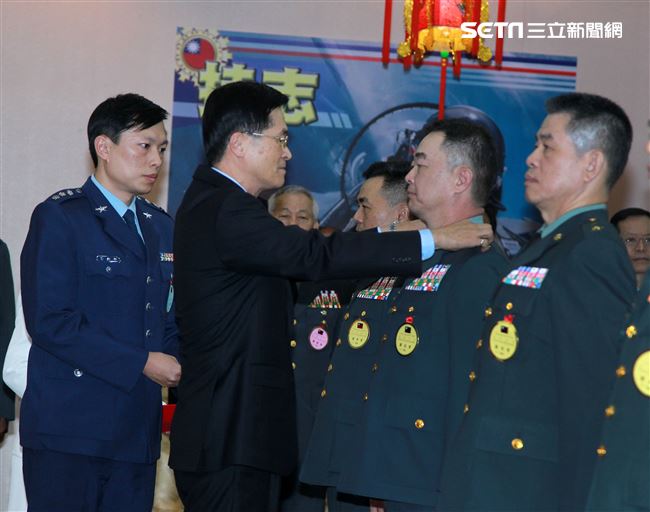 國防部長嚴德發布達108年下半年陸海空軍將官晉任暨授階。（記者邱榮吉/攝影）