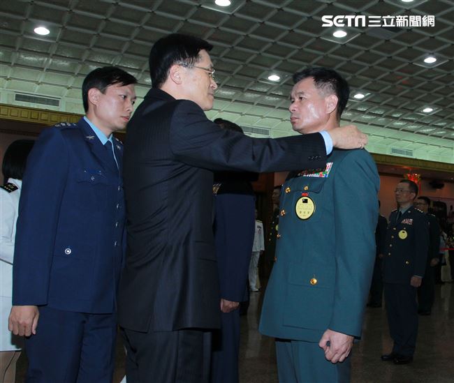 國防部長嚴德發布達108年下半年陸海空軍將官晉任暨授階。（記者邱榮吉/攝影）