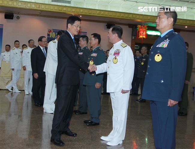 國防部長嚴德發布達108年下半年陸海空軍將官晉任暨授階。（記者邱榮吉/攝影）