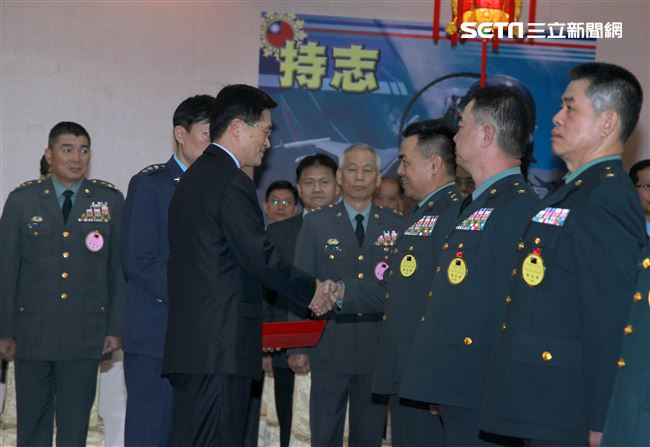 國防部長嚴德發布達108年下半年陸海空軍將官晉任暨授階。（記者邱榮吉/攝影）