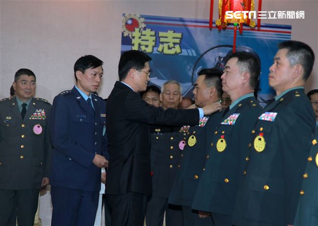 國防部長嚴德發布達108年下半年陸海空軍將官晉任暨授階。（記者邱榮吉/攝影）