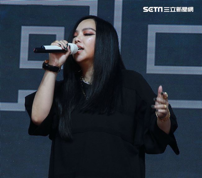 張惠妹神回安那女女戀「很自然」。（記者邱榮吉/攝影）