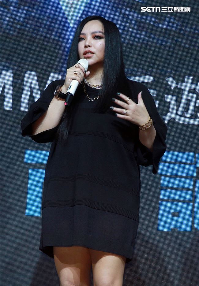 張惠妹神回安那女女戀「很自然」。（記者邱榮吉/攝影）