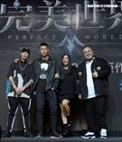 張惠妹與頑童首度獻唱電玩遊戲主題曲。（記者邱榮吉/攝影）