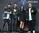 張惠妹與頑童首度獻唱電玩遊戲主題曲。（記者邱榮吉/攝影）