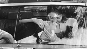 唐藝昕, 張若昀婚照
微博