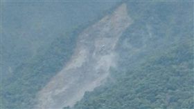 茂林情人谷上方疑山崩（1）高雄市茂林區情人谷有優美的風景，疑受到近日接連降雨影響，霧瓦娜溪、情人谷上方處有土石滑落山崩情形，原本青翠的山林出現一片黃土裸露。（民眾提供）中央社記者王淑芬傳真  108年6月27日