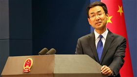三罷中共能用香港不能　耿爽諷記者歷史不好（1）面對記者詢問現今香港和中共過去發動「三罷」的異同時，中國外交部發言人耿爽表示，將現在發生在香港的事情與「解放建國」前發生的事情進行類比，是完全不合適的，「我建議你去重新學一學中國的歷史」。中央社記者陳家倫北京攝　108年6月12日