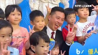 措手不及！5歲童合照「亂」林智堅髮