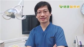 李明遠醫師表示，利用數位化的設備輔助牙科臨床治療，能有效提升治療品質以及醫病溝通。