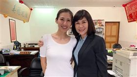 陸淑美和女兒黃韻涵。