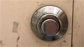 沖水按鈕,公共廁所,PTT　圖／翻攝自PTT