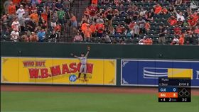 ▲印地安人中外野手莫卡多（Oscar Mercado）沒收全壘打。（圖／翻攝自MLB官網）