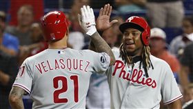 ▲費城人先發投手維拉史奎茲（Vince Velasquez）敲出大聯盟生涯首轟，打下費城人全場唯二得分。（圖／美聯社／達志影像）