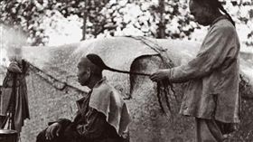 清朝長辮男。(圖/翻攝自新浪網)