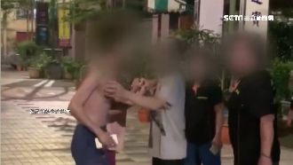 赤裸男失控怒吼　跟住戶互槓飆髒話