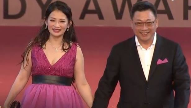 張涵雅勾老公上紅毯…低胸禮服辣翻天