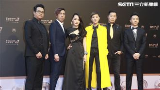 大尺度！閃靈Doris酥胸開高衩