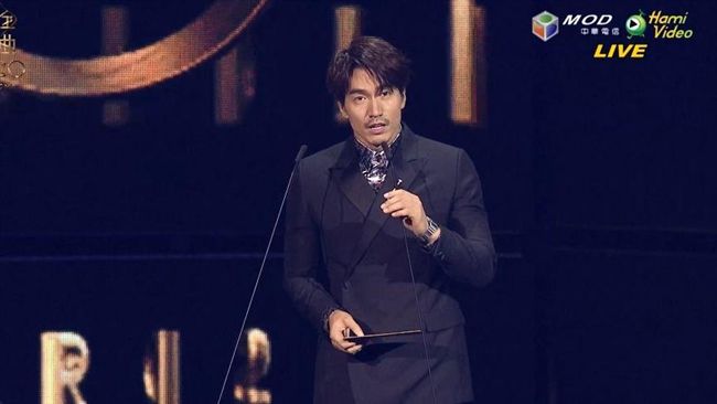 言承旭憔悴頒獎！現場響這首歌勾回憶