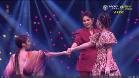 Selina、Hebe、Ella三人最後手牽手合體。