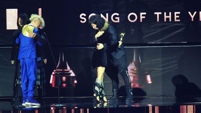 與阿信世紀一抱成亮點！蔡依林證實了