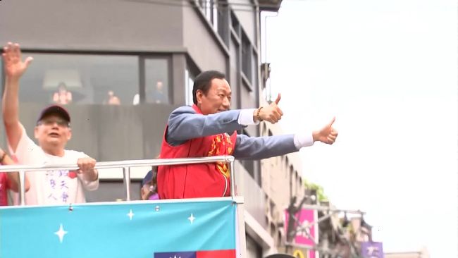 郭台銘拼場三聯發　見和韓撞刊版嗆聲