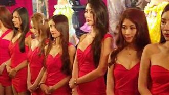 獨／北聯幫60年　低胸長腿一字排開