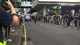 主權移交22週年！香港立法會爆警民衝突　港警舉紅旗警告