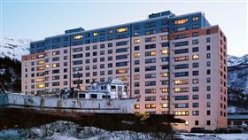 阿拉斯加惠蒂爾小鎮。(圖/翻攝自推特)