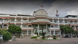 女警控男警闖入　所長傳半裸照：像這樣？