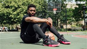 adidas提供 adidas X MARVEL 聯名推出Donovan Mitchell首款簽名戰靴