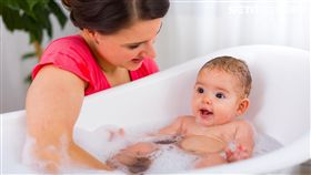 小兒科,醫師,巫漢盟,嬰兒,敏感,洗澡,施巴
圖／施巴提供