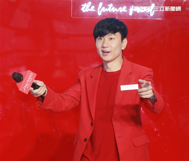 JJ林俊傑分享年輕正能量心態外，對於肌膚的保濕不馬虎。（記者邱榮吉/攝影）