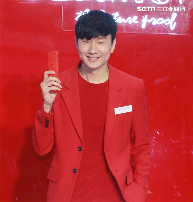 JJ林俊傑分享年輕正能量心態外，對於肌膚的保濕不馬虎。（記者邱榮吉/攝影）