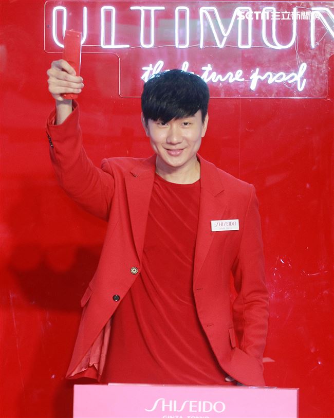 JJ林俊傑分享年輕正能量心態外，對於肌膚的保濕不馬虎。（記者邱榮吉/攝影）