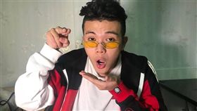 孫生，結束經紀約。臉書