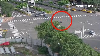 搶快釀禍！夫載妻遭撞噴飛下場超慘