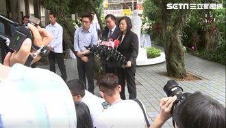 突然竄出尖叫聲…小英回答鄭文燦笑了