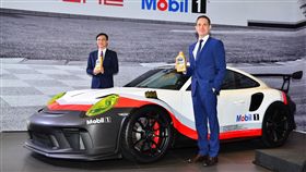 ▲Porsche與ExxonMobil推出的美孚1號聯名機油。（圖／鍾釗榛攝影）
