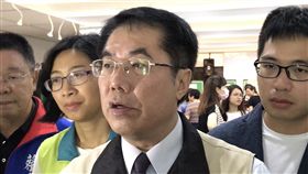 登革熱兩個案去同一市場　黃偉哲：不排除休市台南市長黃偉哲（前）2日表示，今年台南兩例登革熱確診個案都曾到中西區某傳統市場消費，市場將被列為孳生源清除重點，不排除休市消毒。中央社記者楊思瑞攝　108年7月2日