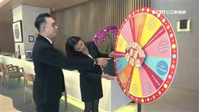 台中市政府搶搭暑假觀光財，推出首屆台中購物節，只要在台中消費滿 500元，就有機會抽中千萬豪宅、百萬名車，還有每晚價值15萬的總統套房周周抽，飯店業者還加碼入住優惠，房價最高打3折。