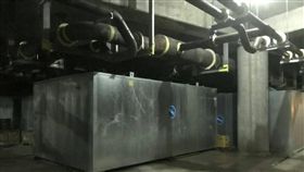 大巨蛋疑違法復工  北市府將偕3大公會勘查大巨蛋人員向媒體爆料遠雄違法復工，台北市政府也睜一眼閉一眼。台北市建管處1日晚間表示，初詢為4年前進場暫置的儲冰槽（圖），2日將邀集3大專業公會到場進行確認，若確實查有違法施工情形，將依法重罰。（台北市建管處提供）中央社記者黃麗芸傳真  108年7月1日