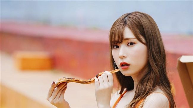 D槽女神泳池捧奶！處女作喊卡秒淚崩