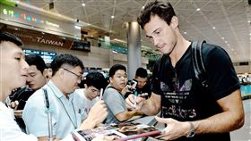 ▲Danilo Gallinari抵達桃園機場。（圖／國泰NBA 3x提供）