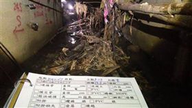 颱風季來臨…高雄地下道如暗黑古堡　李鴻源：應清疏箱涵（圖／翻攝自李鴻源臉書）